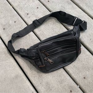 Vintage 90’s Black Leather Fanny Pack || 1990's OG Crossbody Waist Bag